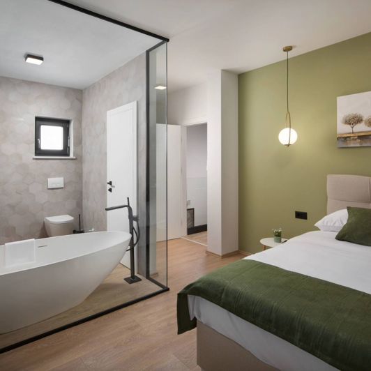 Image No.10-4 Bed Property for sale