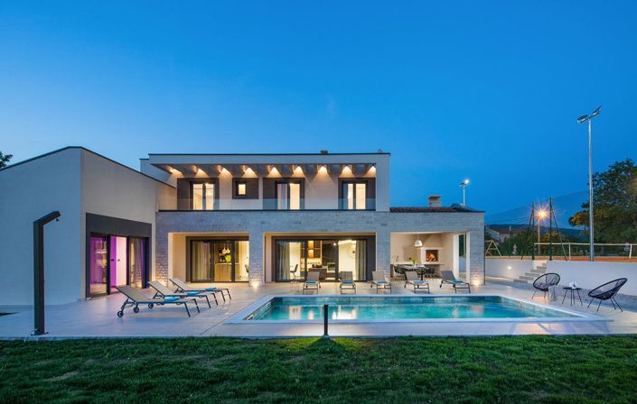 Image No.2-Propriété de 4 chambres à vendre à Labin