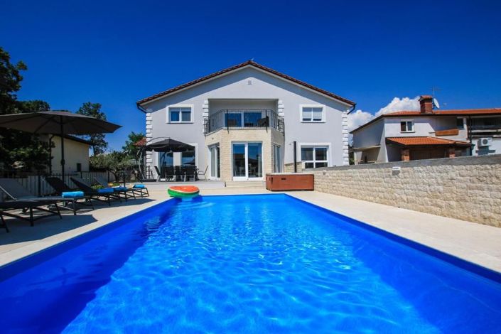 Image No.1-5 Bed Property for sale