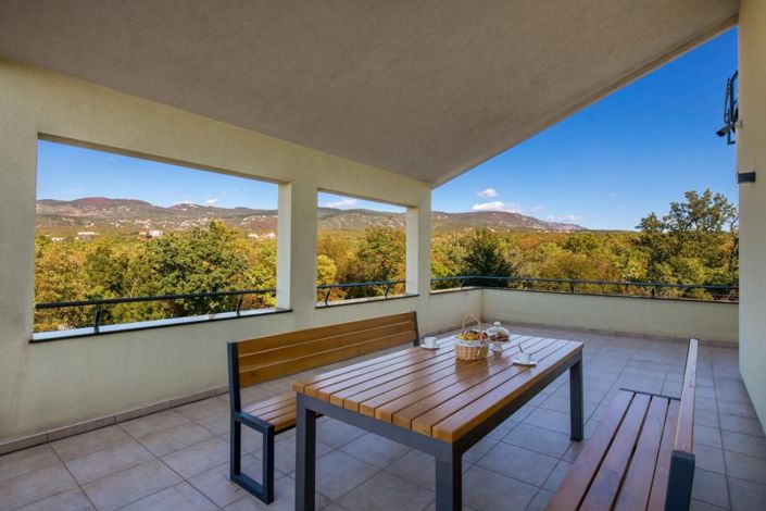 Image No.15-6 Bed Property for sale