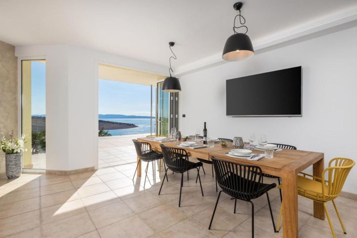 Image No.25-6 Bed Property for sale