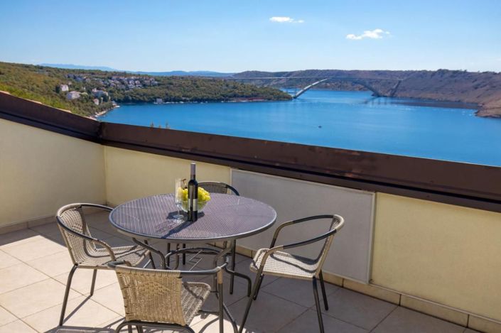 Image No.6-6 Bed Property for sale