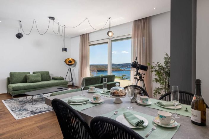 Image No.9-6 Bed Property for sale