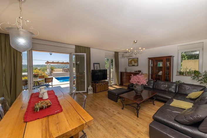 Image No.5-Propriété de 4 chambres à vendre à Primorje-Gorski Kotar