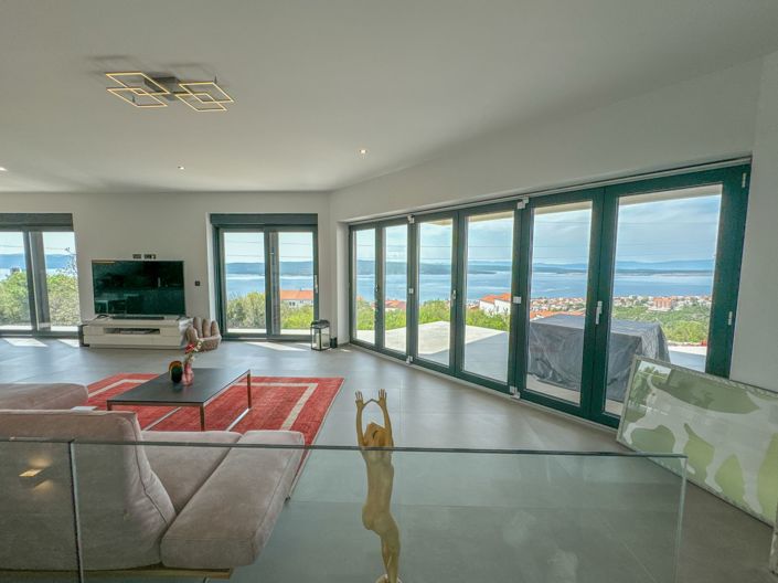 Image No.12-5 Bed Property for sale