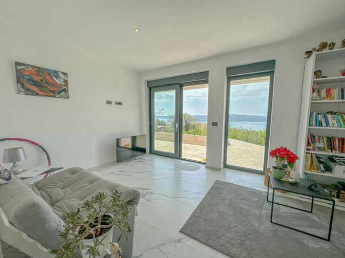 Image No.25-5 Bed Property for sale