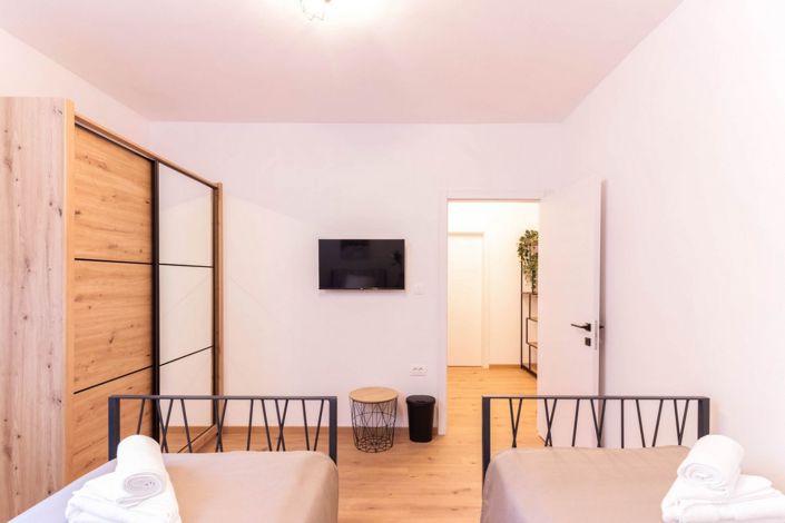 Image No.19-4 Bed Property for sale