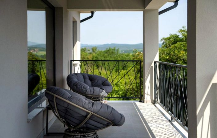 Image No.15-4 Bed Property for sale