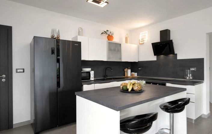 Image No.23-4 Bed Property for sale