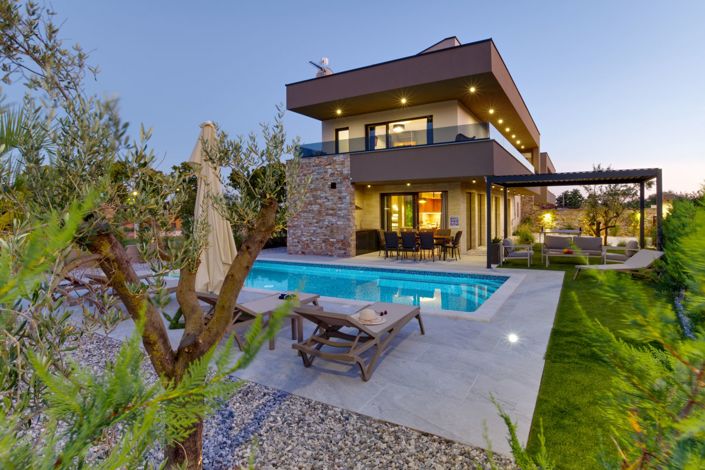 Image No.1-4 Bed Property for sale