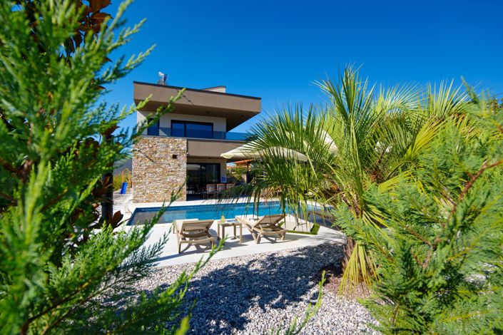 Image No.2-Propriété de 4 chambres à vendre à Loborika