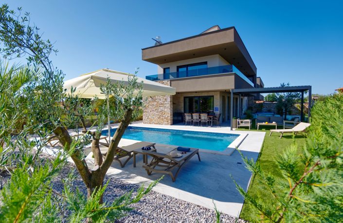 Image No.3-Propriété de 4 chambres à vendre à Loborika