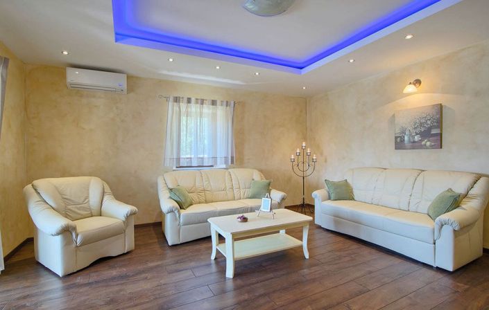 Image No.10-5 Bed Property for sale