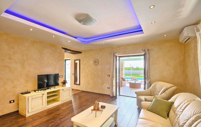 Image No.12-5 Bed Property for sale