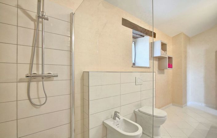 Image No.18-5 Bed Property for sale