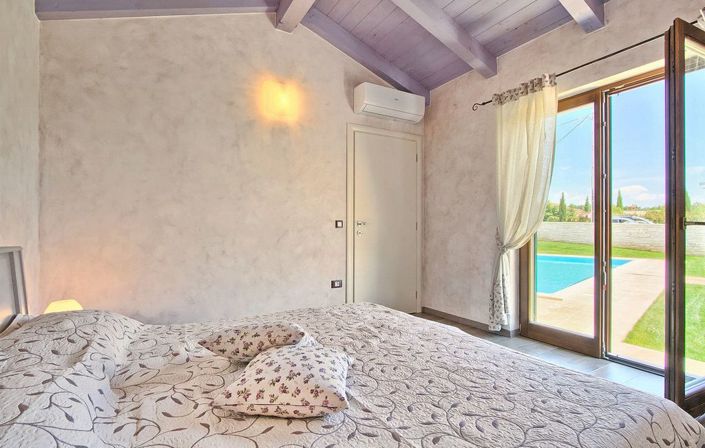 Image No.23-5 Bed Property for sale