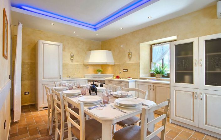 Image No.9-5 Bed Property for sale