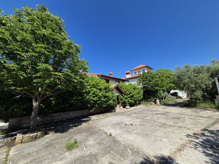 Image No.1-12 Bed Property for sale