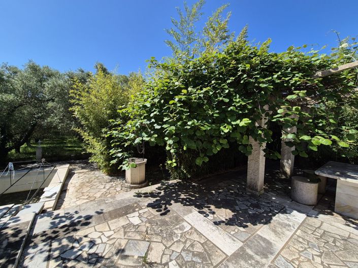 Image No.12-12 Bed Property for sale