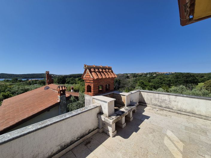 Image No.16-12 Bed Property for sale