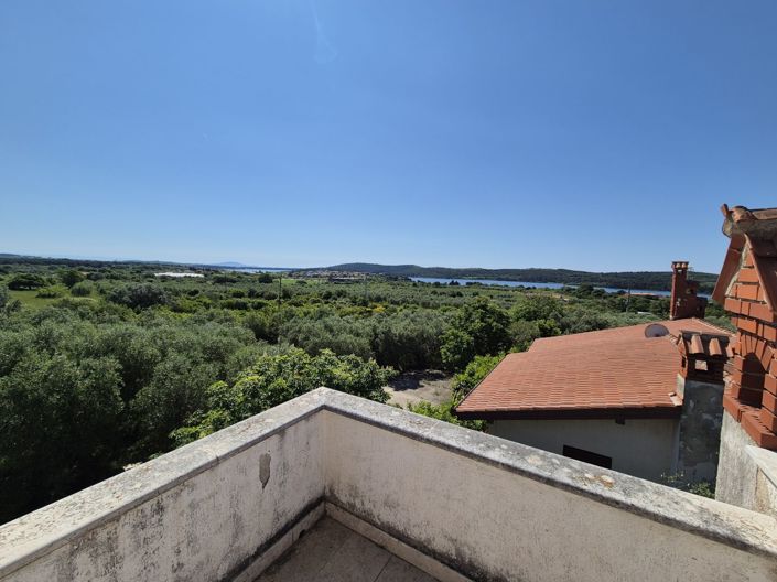 Image No.2-12 Bed Property for sale