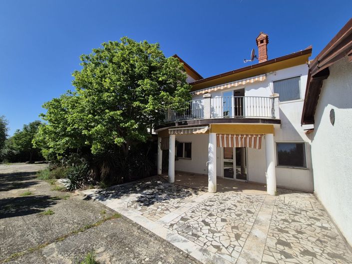 Image No.9-12 Bed Property for sale