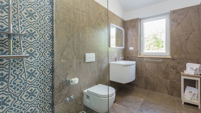 Image No.12-3 Bed Property for sale