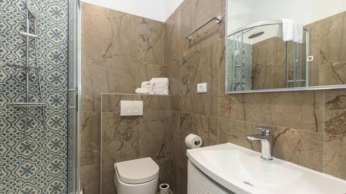 Image No.15-3 Bed Property for sale