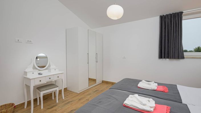 Image No.17-3 Bed Property for sale