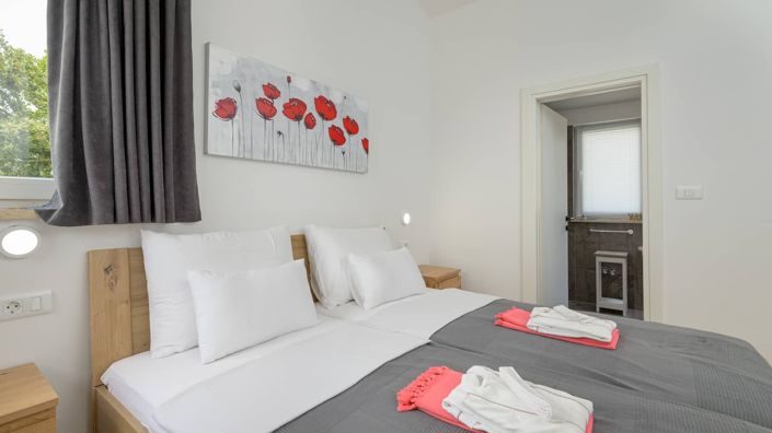 Image No.18-3 Bed Property for sale