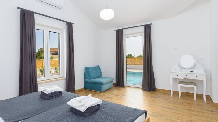 Image No.9-3 Bed Property for sale