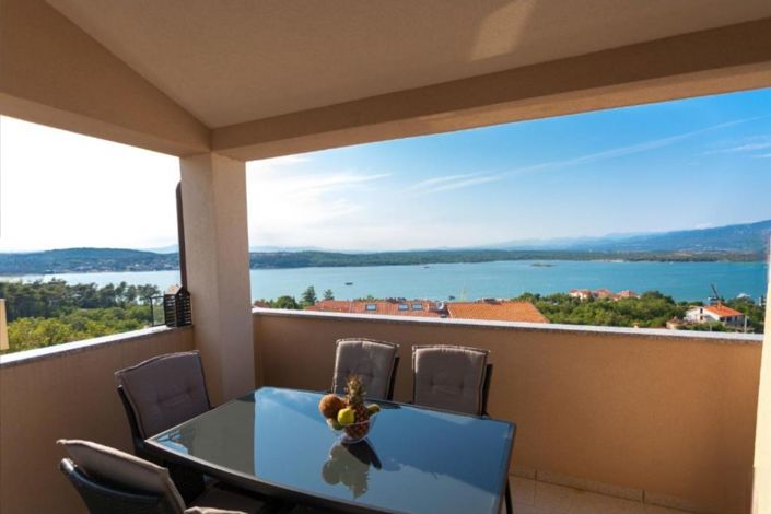 Image No.17-12 Bed Property for sale