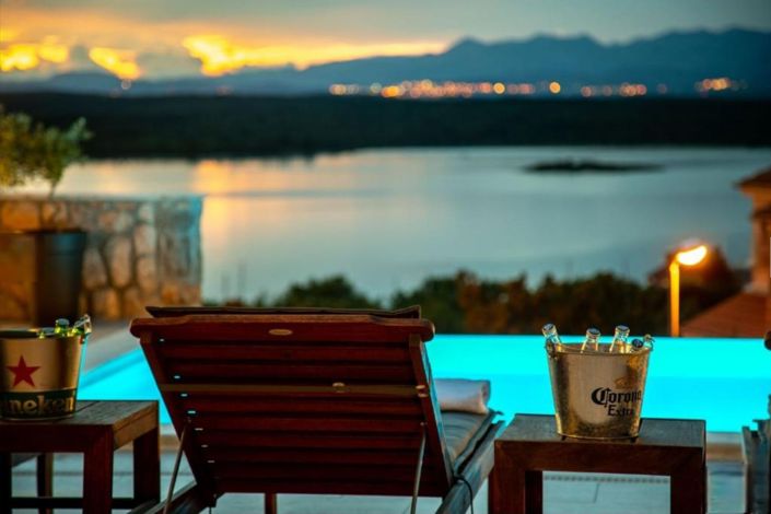 Image No.8-12 Bed Property for sale