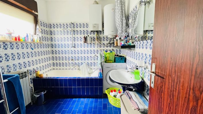 Image No.6-9 Bed Property for sale