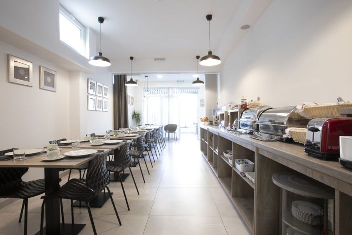 Image No.17-24 Bed Property for sale