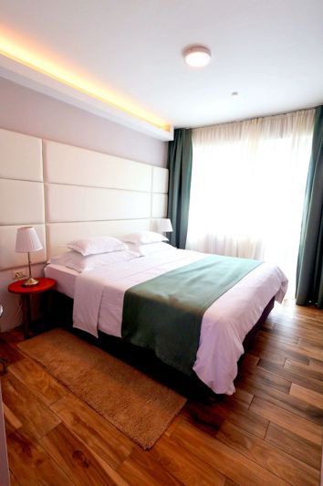 Image No.25-24 Bed Property for sale