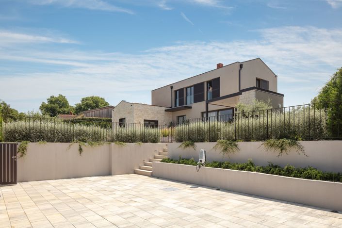 Image No.3-3 Bed Property for sale