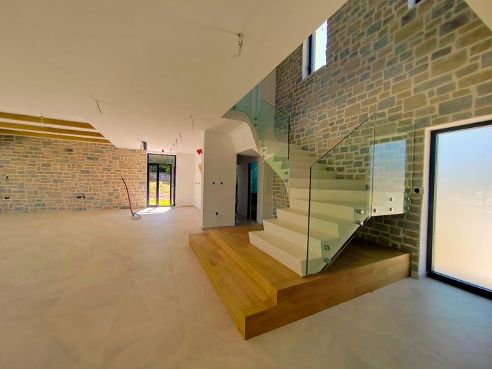 Image No.15-4 Bed Property for sale