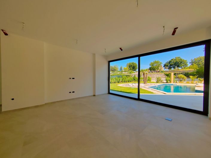 Image No.16-4 Bed Property for sale