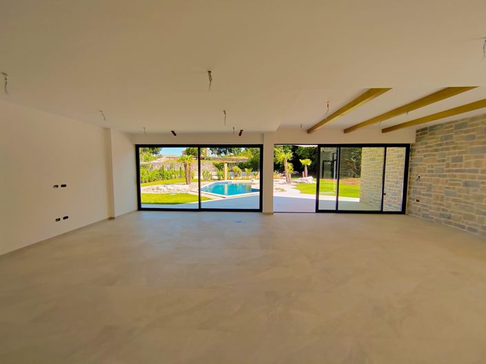 Image No.18-4 Bed Property for sale