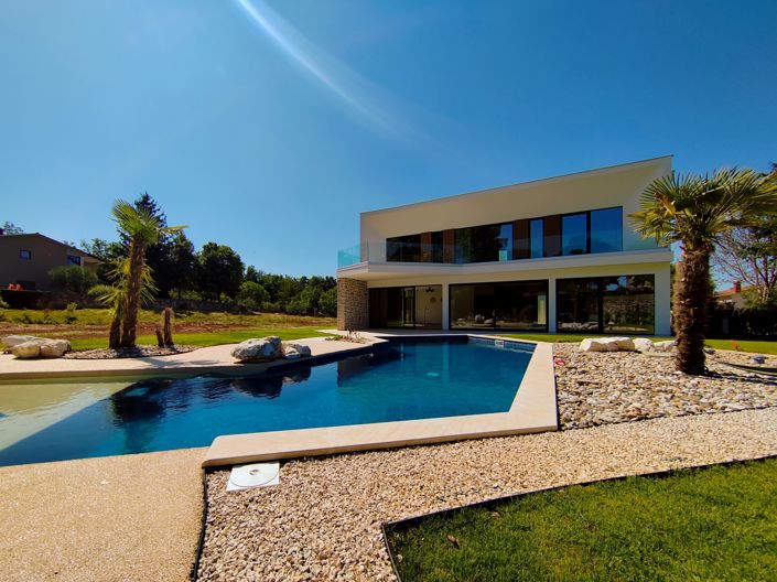 Image No.2-4 Bed Property for sale