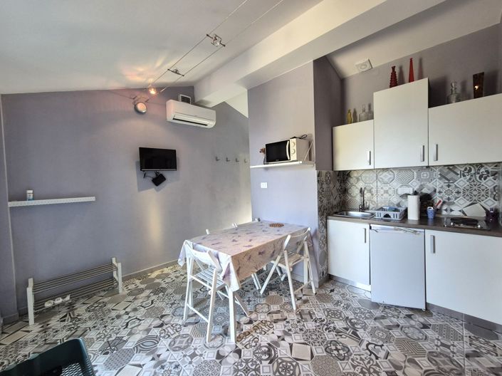 Image No.11-6 Bed Property for sale