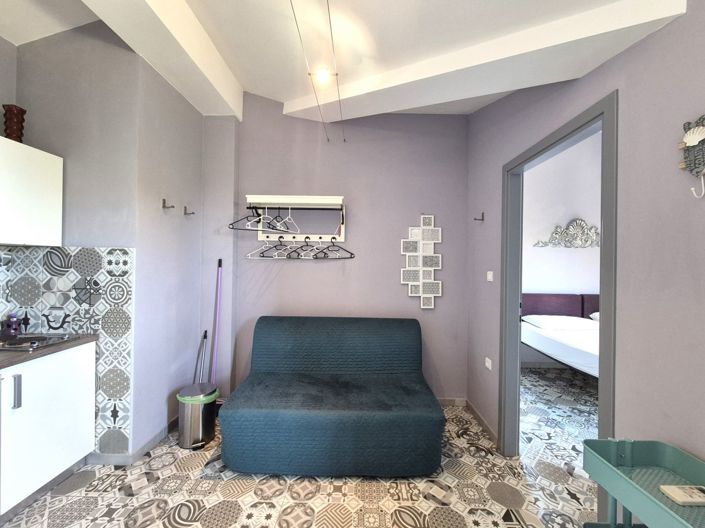 Image No.12-6 Bed Property for sale