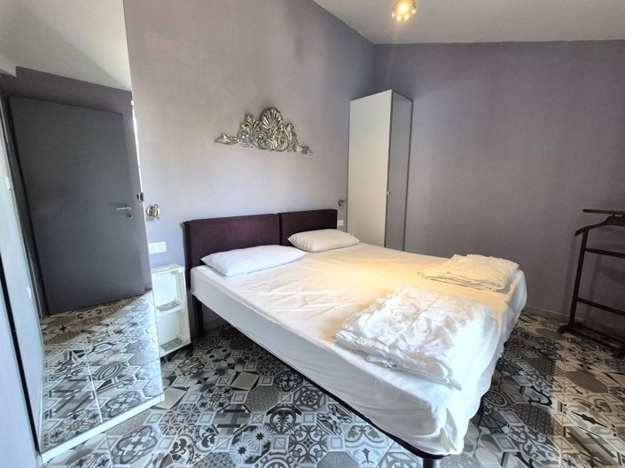 Image No.14-6 Bed Property for sale