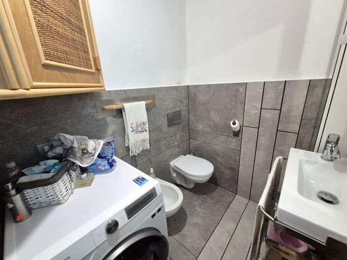 Image No.23-6 Bed Property for sale