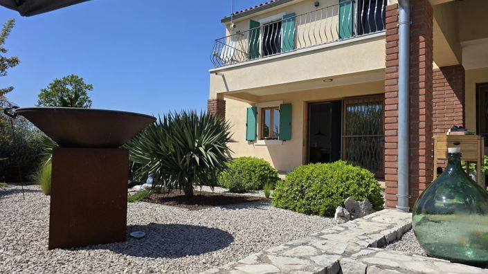 Image No.10-3 Bed Property for sale