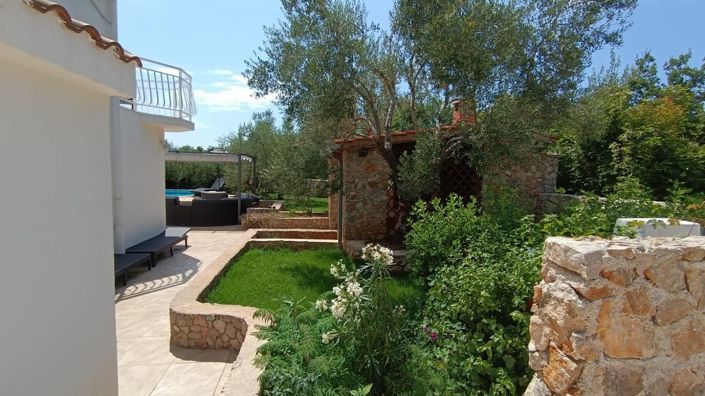 Image No.5-5 Bed Property for sale