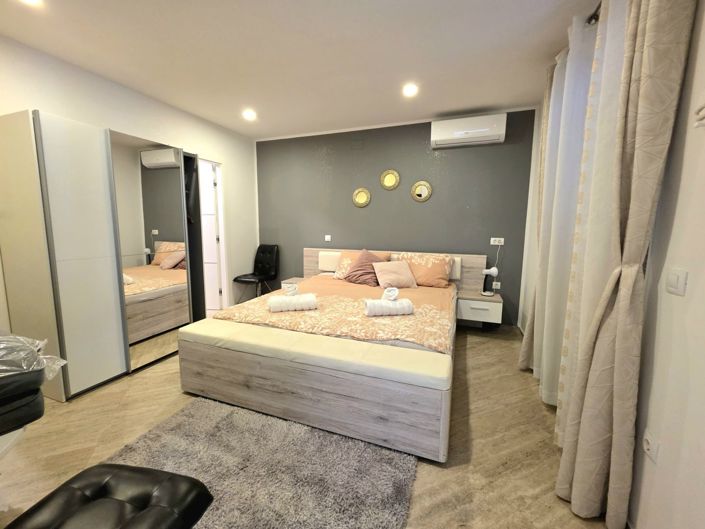 Image No.14-4 Bed Property for sale