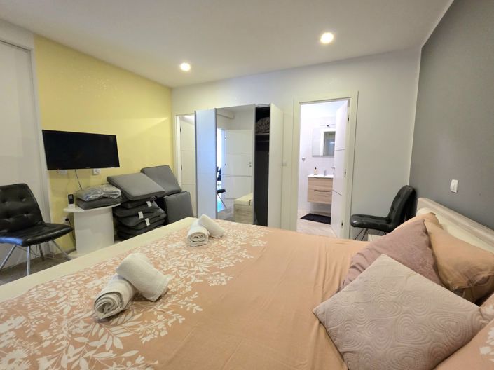 Image No.15-4 Bed Property for sale