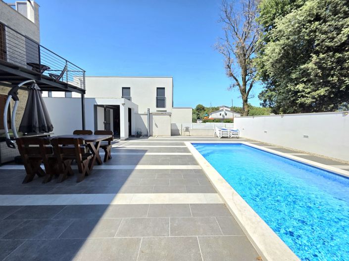 Image No.23-4 Bed Property for sale